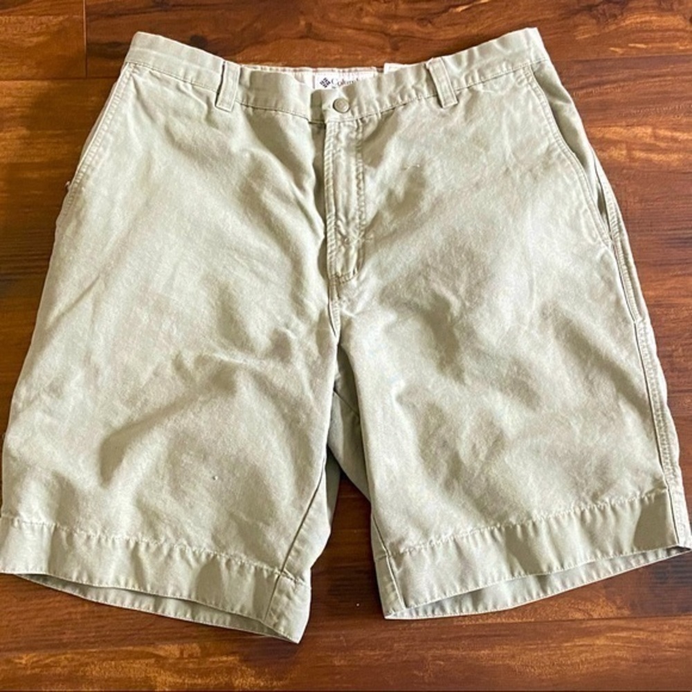 Columbia Sportswear Men’s Chino Flat Front Shorts Sz 36 Khaki Green Zipped